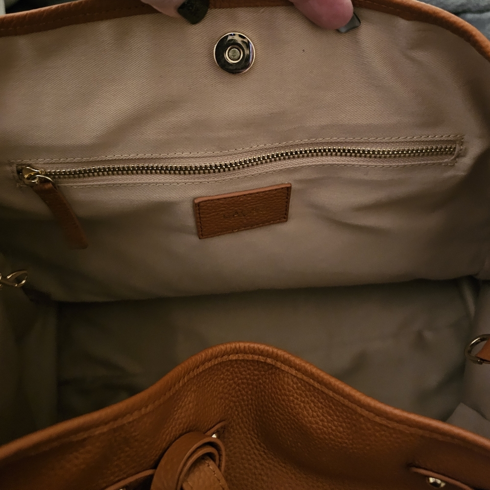 Classic Tan Leather Tote Bag with Tassel - Picture 12 of 16
